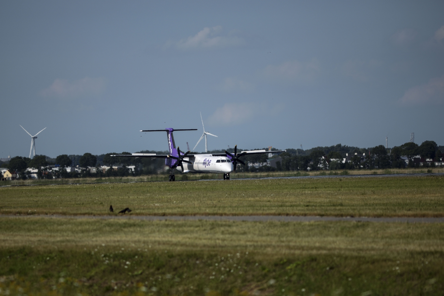 Preview Flybe Airways G-ECOE Bombardier DHC-8-402Q Dash 8.jpg